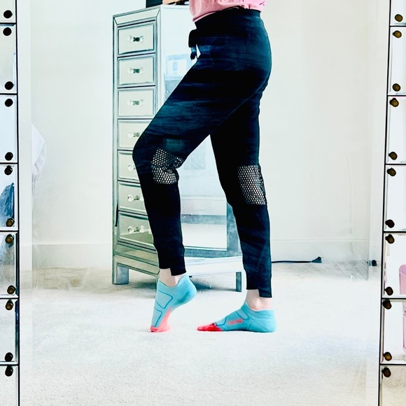 CALVIN KLEIN PERFORMANCE- Wms Black Joggers (French Terry Knit w/ Mesh) RN#54163 - Picture 5 of 16